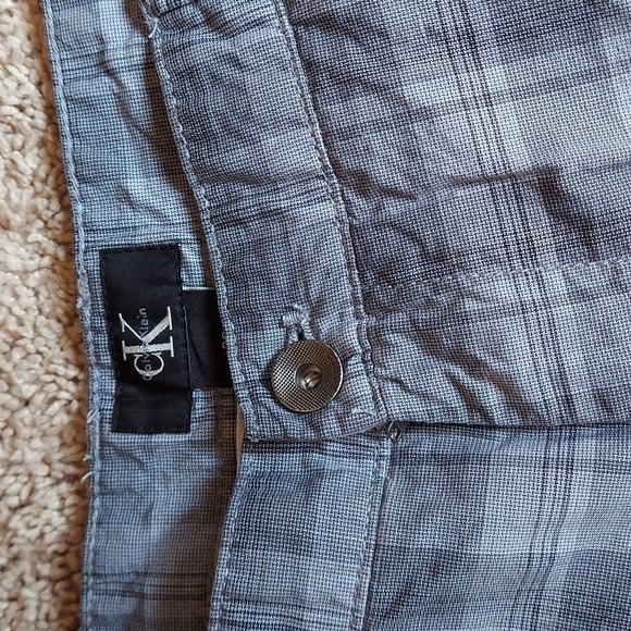 Calvin Klein shorts Size 36 - Picture 3 of 11